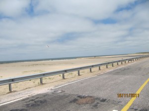 con la moto harley en la ruta 9 de La Barra a La Paloma, Uruguay