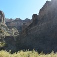 El Cañón del Atuel es  de una naturaleza sorprendente, con paisajes increíbles, las montañas tienen colores y formaciones geológicas que han sido esculpidas en el tiempo por el agua y el viento que te hace sentir en la época de los dinosaurios, también hay rincones con arboles frondosos a orillas de pequeños lagos.