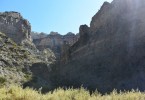 El Cañón del Atuel es  de una naturaleza sorprendente, con paisajes increíbles, las montañas tienen colores y formaciones geológicas que han sido esculpidas en el tiempo por el agua y el viento que te hace sentir en la época de los dinosaurios, también hay rincones con arboles frondosos a orillas de pequeños lagos.